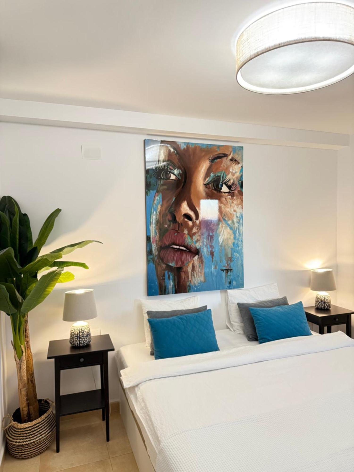 Esmeralda Suites Sunrise Con Piscina Калпе Екстериор снимка